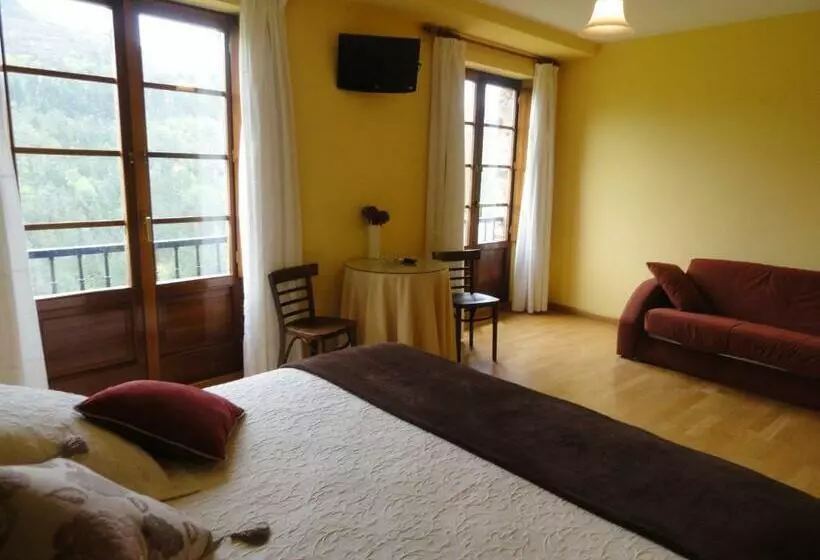 ホテル Restaurante Casa Petronila