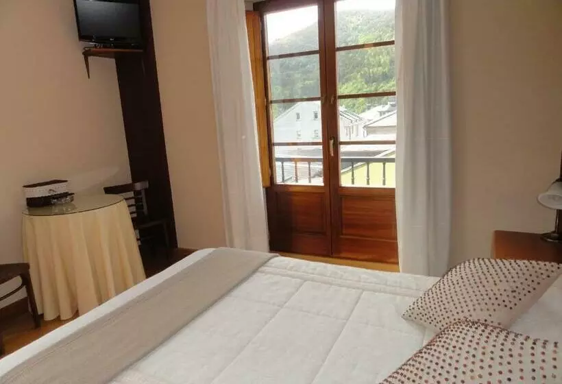 ホテル Restaurante Casa Petronila