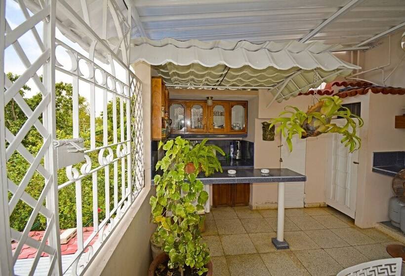 مسافرخانه B&b Perla