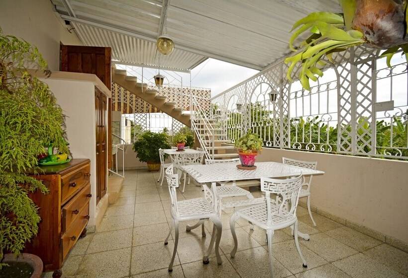 مسافرخانه B&b Perla