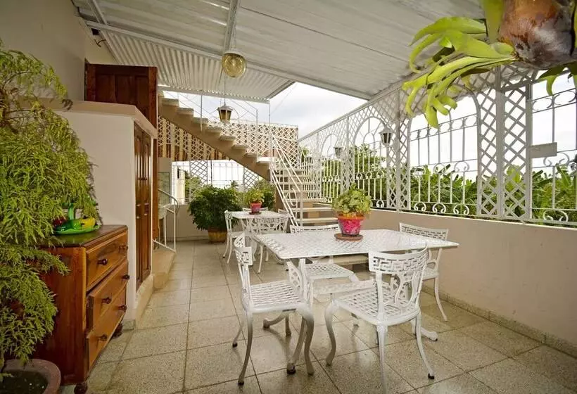 مسافرخانه B&b Perla