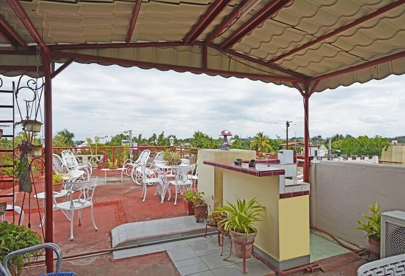 مسافرخانه B&b Perla