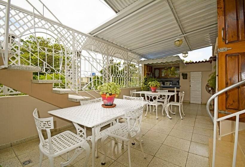 مسافرخانه B&b Perla