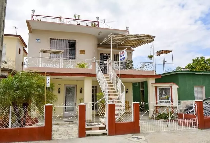 مسافرخانه B&b Perla