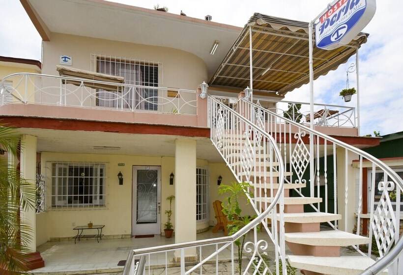 مسافرخانه B&b Perla