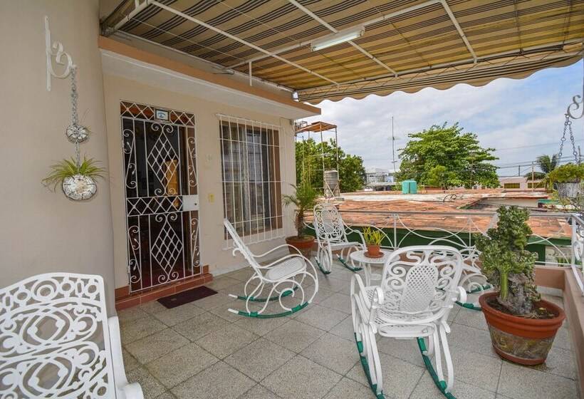 مسافرخانه B&b Perla