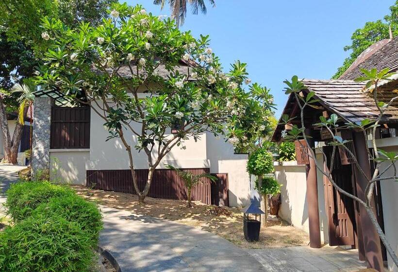 בית מלון כפרי Bhundhari Resort & Villas Samui