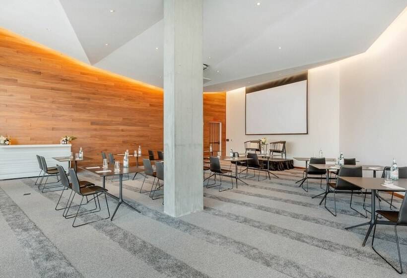 Cambria Hotel Boston Downtown   Seaport