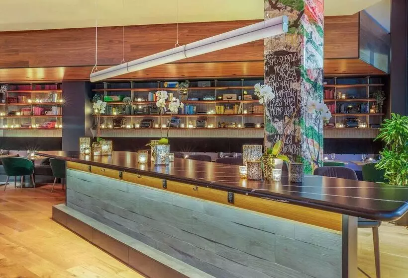 Cambria Hotel Boston Downtown   Seaport