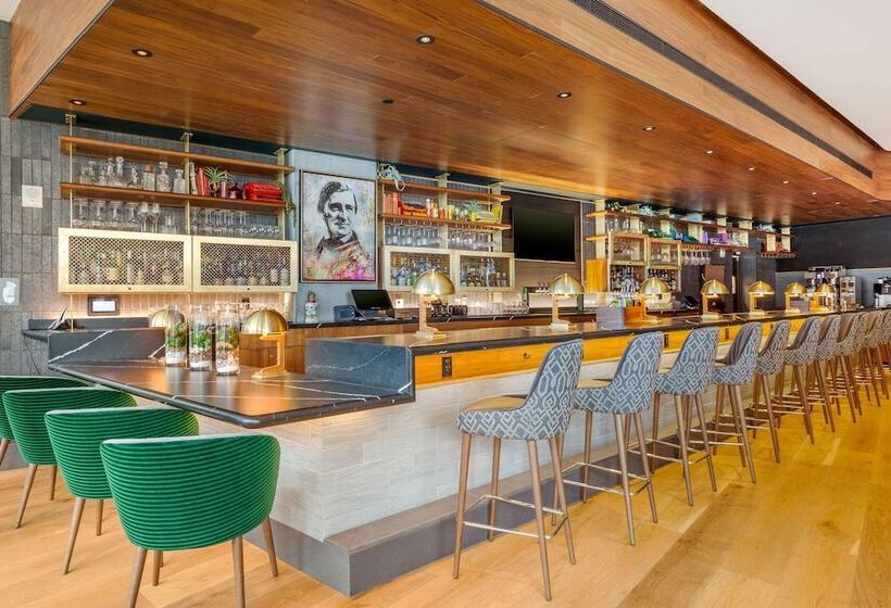 Cambria Hotel Boston Downtown   Seaport