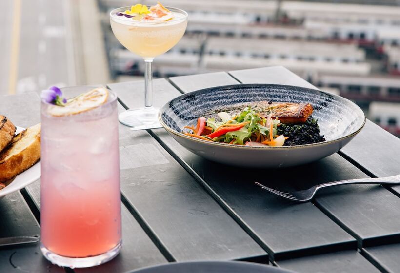 Cambria Hotel Boston Downtown   Seaport