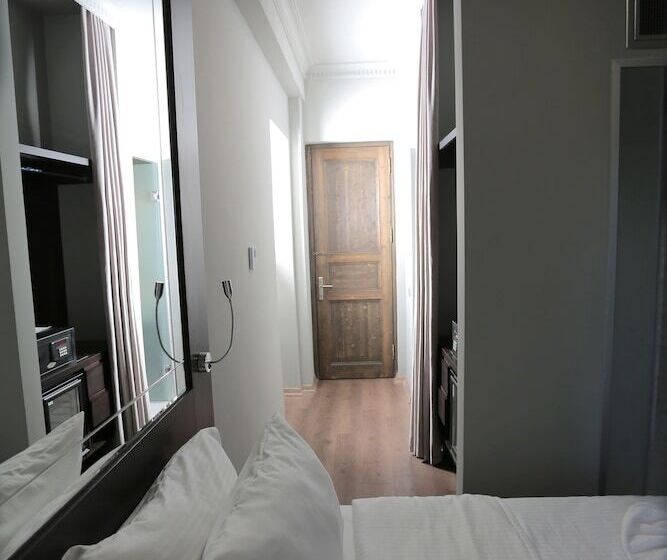 ホテル Ferman Pera