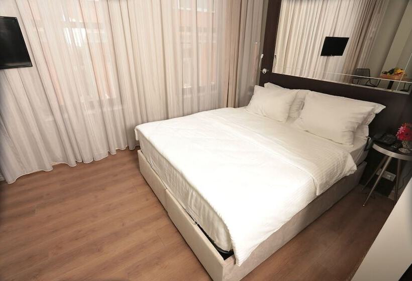 ホテル Ferman Pera