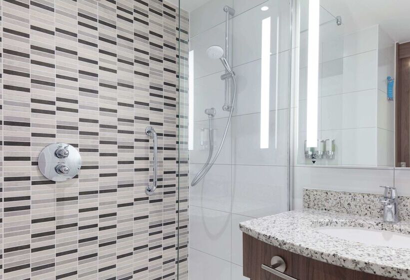 בית מלון כפרי Hampton By Hilton Edinburgh Airport