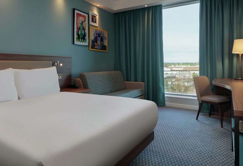 בית מלון כפרי Hampton By Hilton Edinburgh Airport