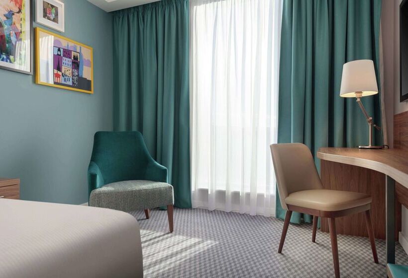 בית מלון כפרי Hampton By Hilton Edinburgh Airport