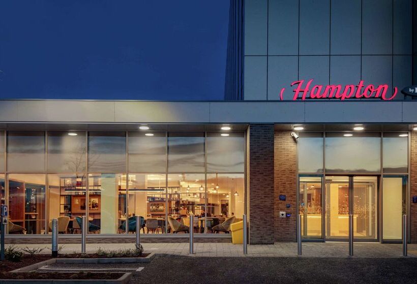 בית מלון כפרי Hampton By Hilton Edinburgh Airport