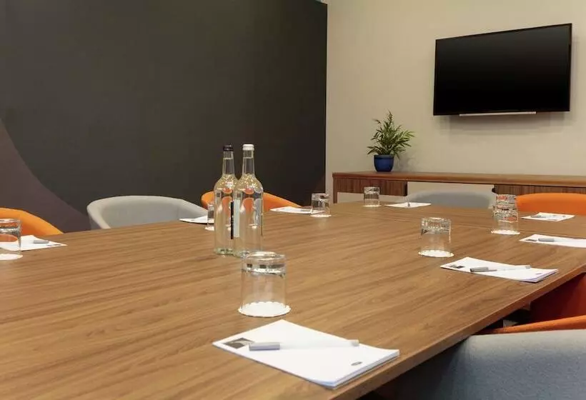 Hotelli Hampton By Hilton Edinburgh Airport