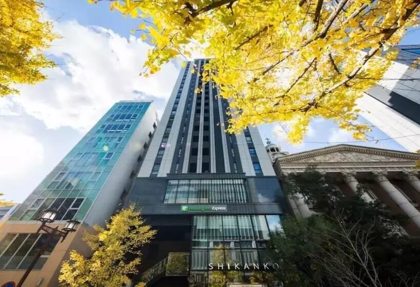 Hotelli Holiday Inn Express Osaka City Centre  Midosuji, An Ihg