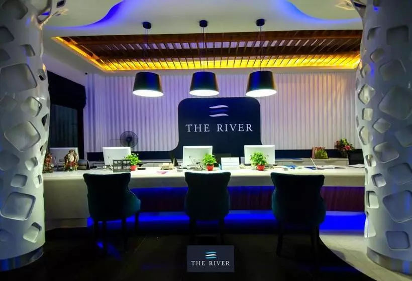 ホテル The River