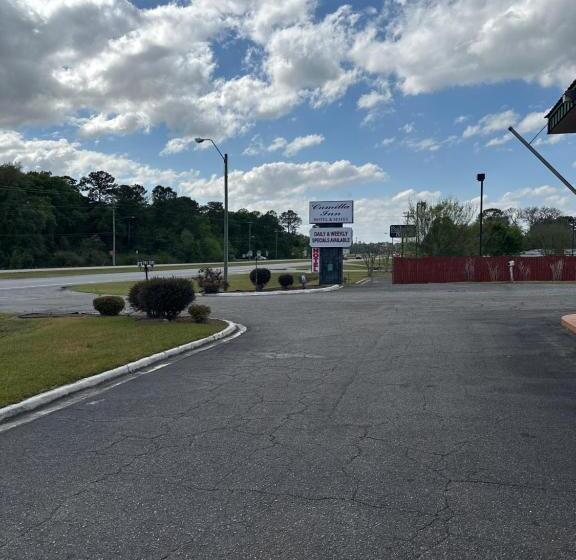 호텔 Camilla Inn & Suites