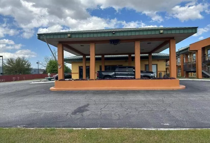 Hotelli Camilla Inn & Suites