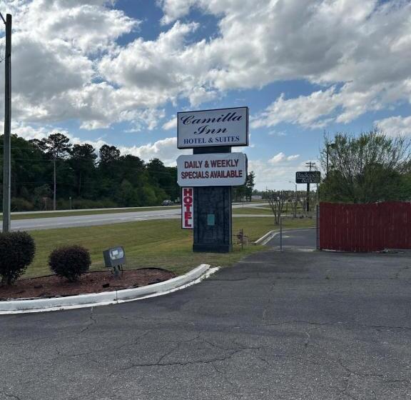 호텔 Camilla Inn & Suites