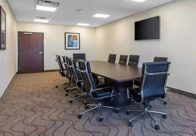 ホテル Comfort Suites Denver International Airport