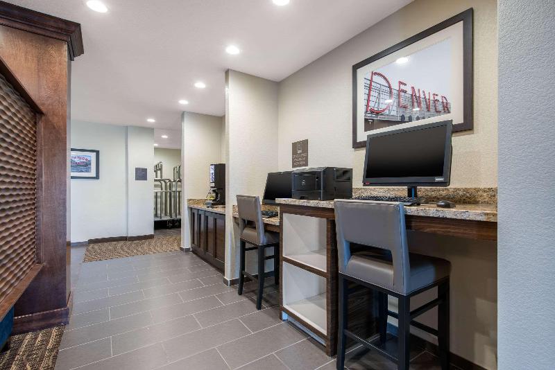 Hotel Comfort Suites Denver International Airport