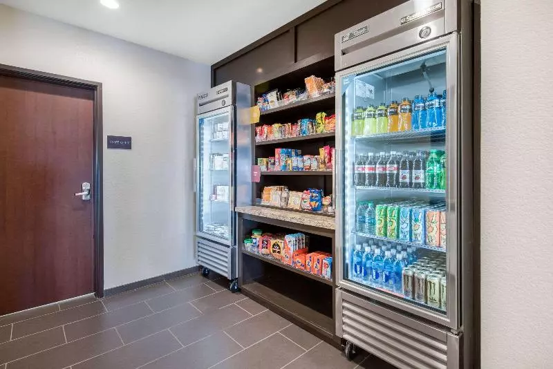 ホテル Comfort Suites Denver International Airport