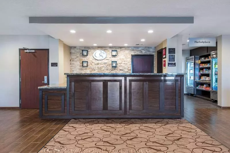 ホテル Comfort Suites Denver International Airport