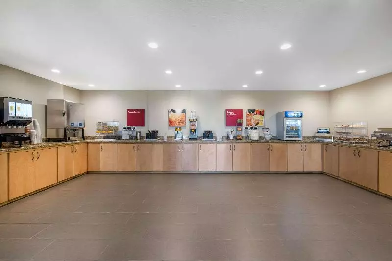 ホテル Comfort Suites Denver International Airport