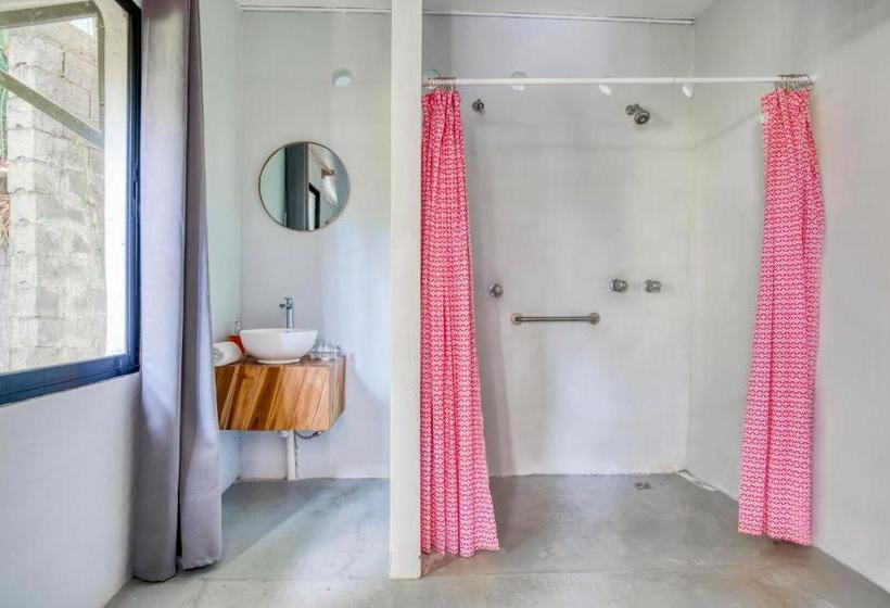 Отель Selina Santa Teresa South