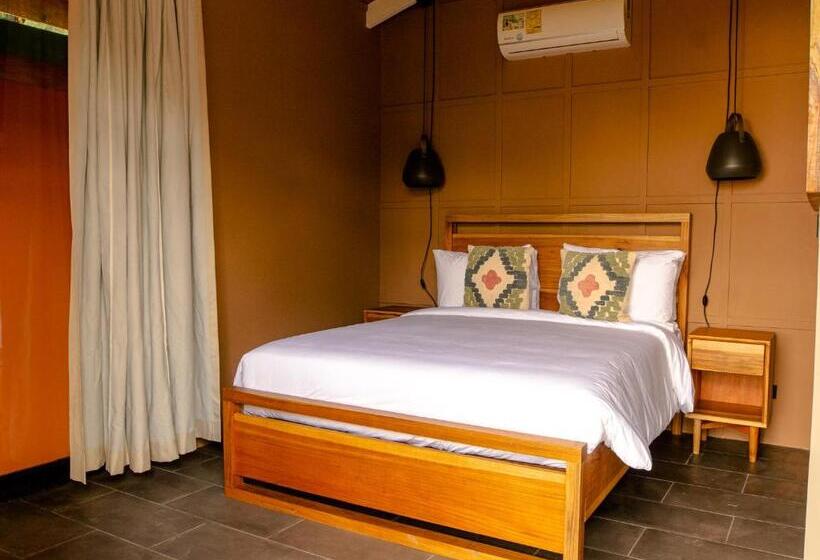 Отель Selina Santa Teresa South