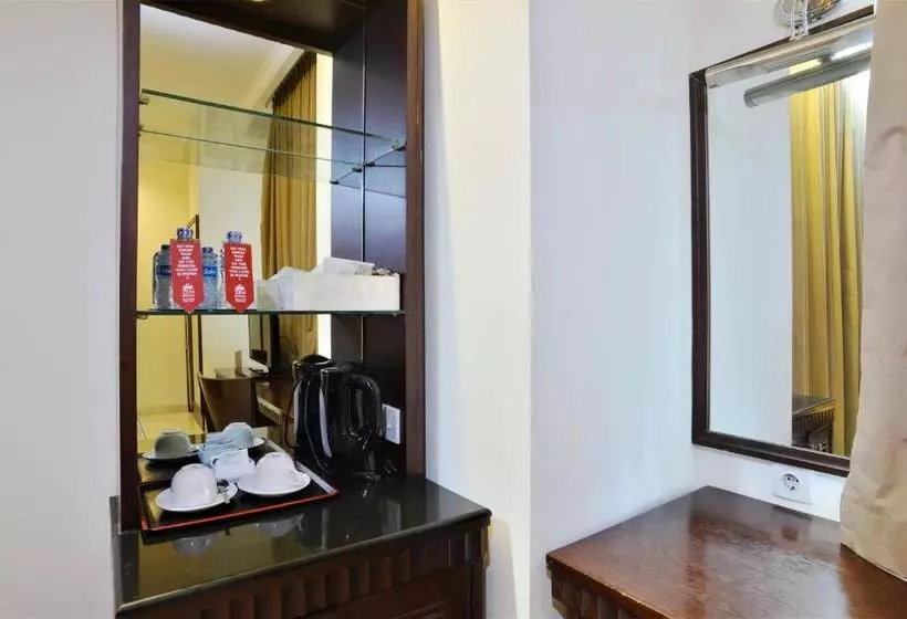 ホテル Zen Rooms Near Grand Indonesia Mall