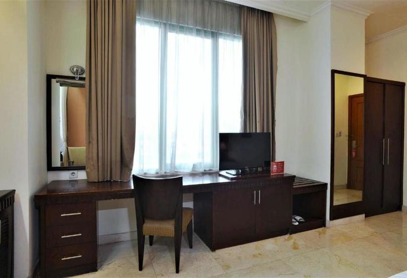 Отель Zen Rooms Near Grand Indonesia Mall