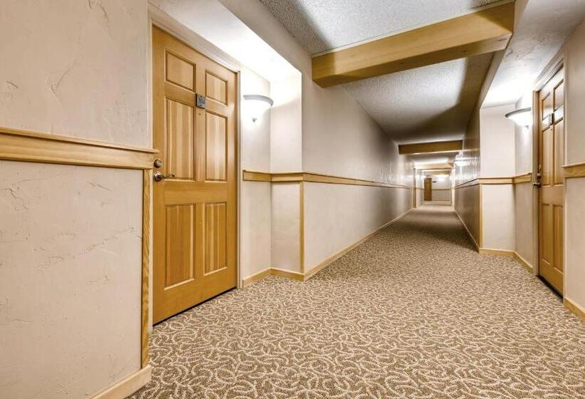 Two Bedroom 304 At Trails End