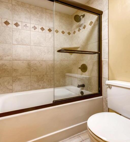 Two Bedroom 304 At Trails End