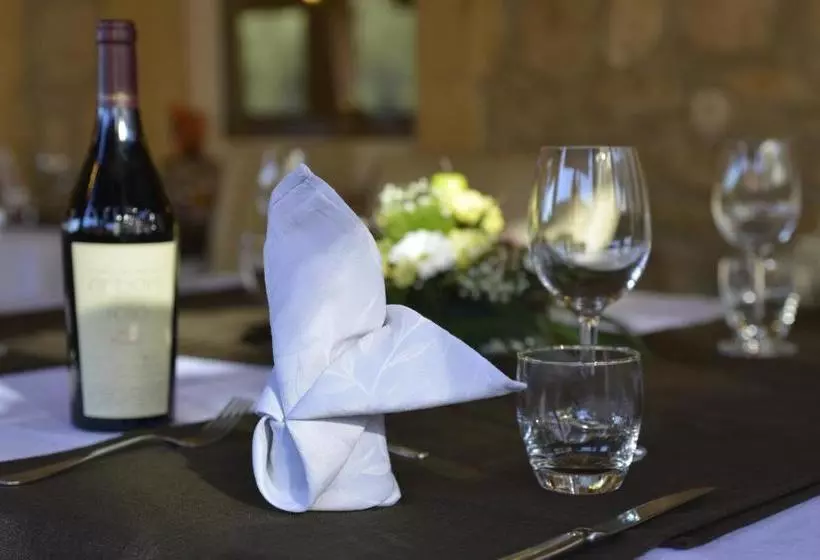 ホテル Hôtel Restaurant Le Sire De Joux