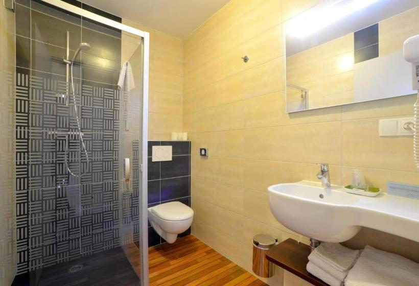 酒店 Hôtel Restaurant Le Sire De Joux