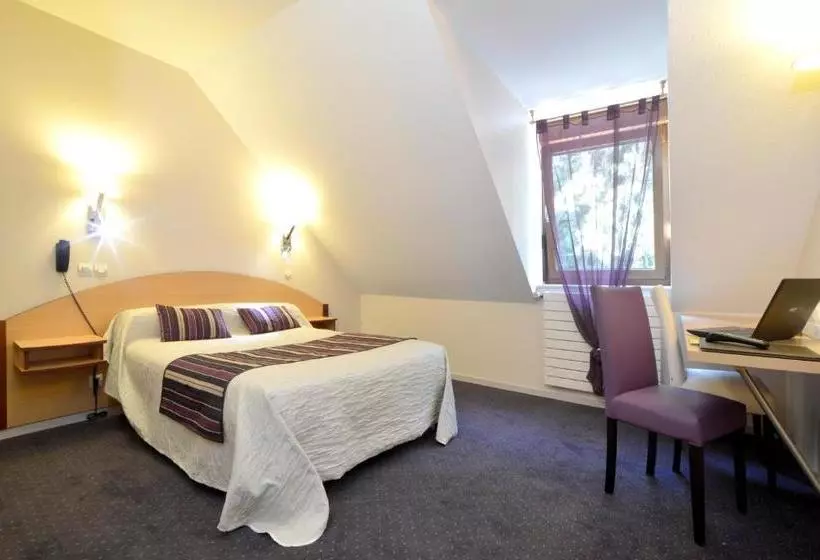 ホテル Hôtel Restaurant Le Sire De Joux