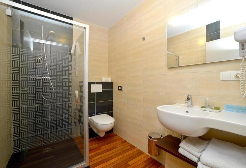 酒店 Hôtel Restaurant Le Sire De Joux