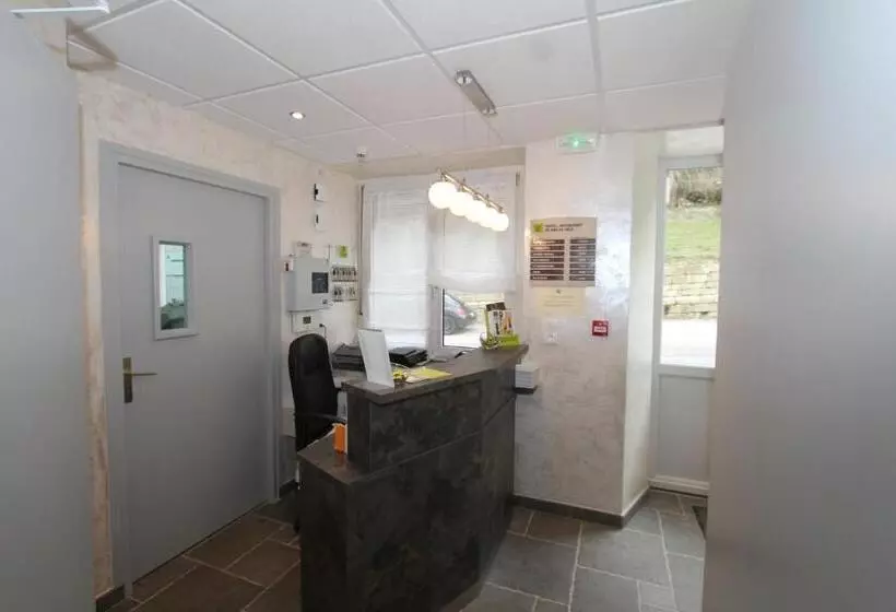 ホテル Hôtel Restaurant Le Sire De Joux