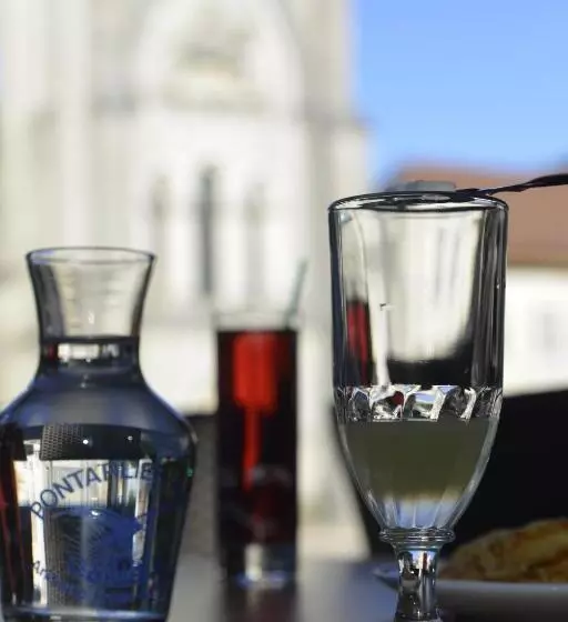 ホテル Hôtel Restaurant Le Sire De Joux