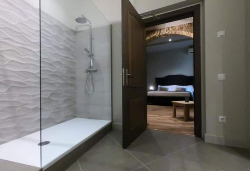 هتل Les Clarisses Boutique