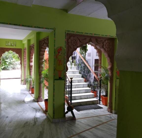 Hotel Paramount Palace