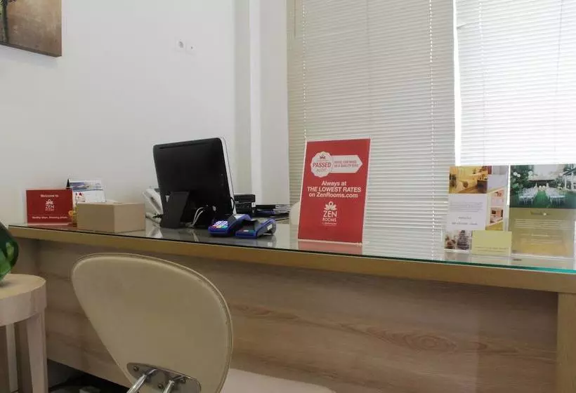 ホテル Zen Rooms Kuningan Anggrek