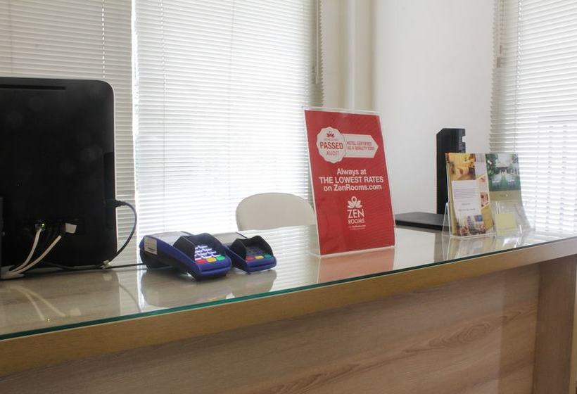 בית מלון כפרי Zen Rooms Kuningan Anggrek