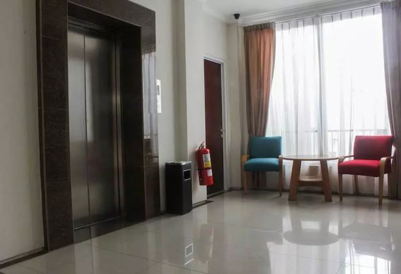 ホテル Zen Rooms Kuningan Anggrek