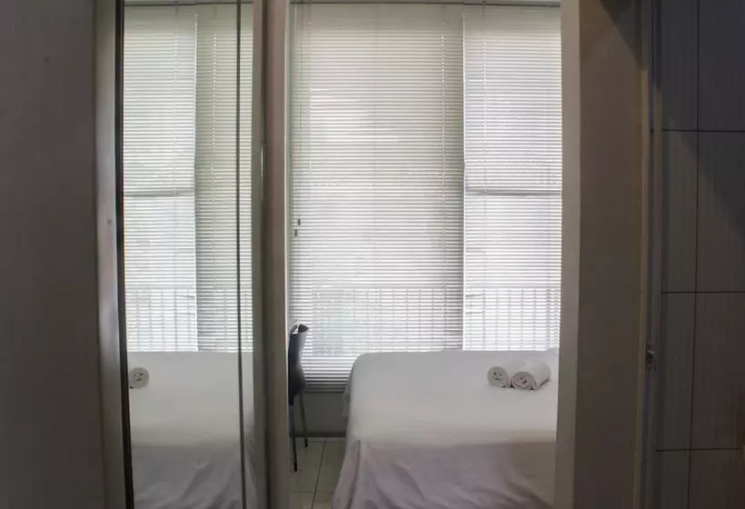 ホテル Zen Rooms Kuningan Anggrek